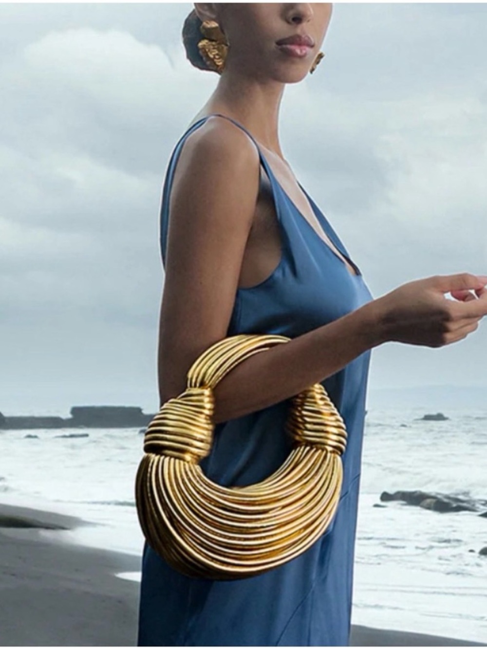 LIKE NEW Gorgeous Gold Knot Handle Clutch Bag
